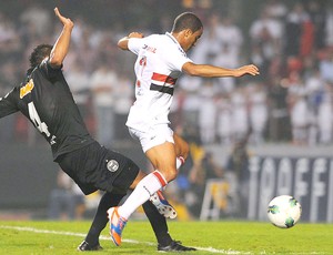 Lucas do São Paulo na partida contra o Coriitba (Foto: Marcos Ribolli / Globoesporte.com)