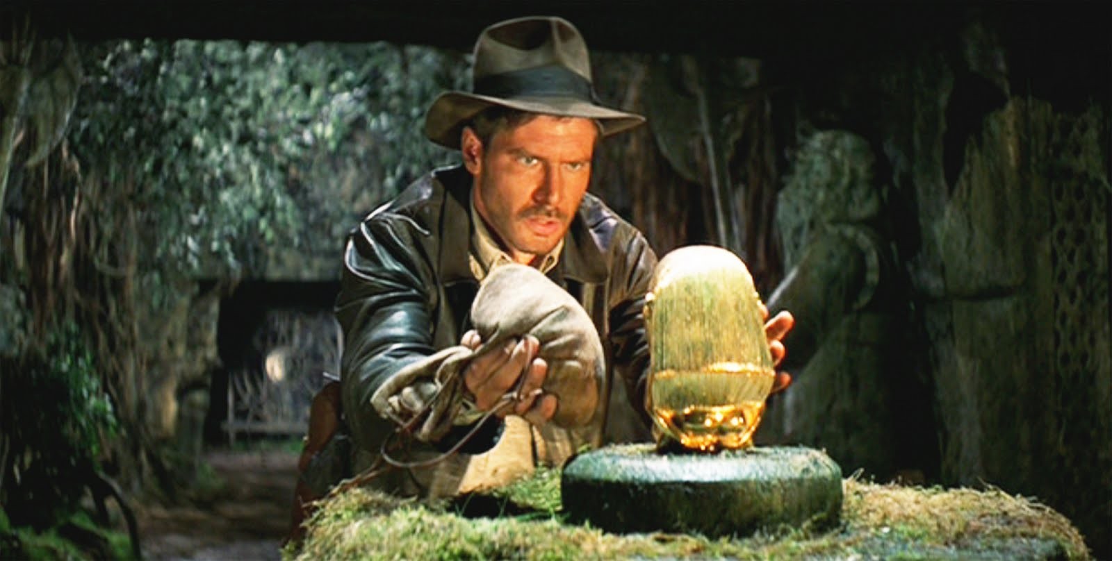 Harrison Ford no primeiro filme do que seria a série Indiana Jones (Foto: Divulgação)