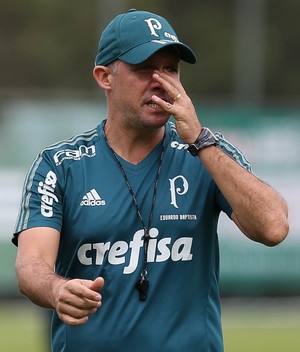 Sem Guerra, Eduardo espera Michel Bastos e fala em encaixe no Palmeiras