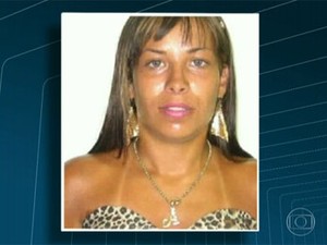 Melissa foi identificada por câmeras de segurança durante o ato de vantalismo (Foto: Reprodução/TV Globo)