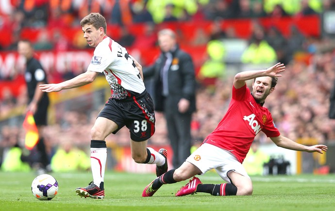 Juan Mata jogo Liverpool e Manchester United (Foto: Getty Images)