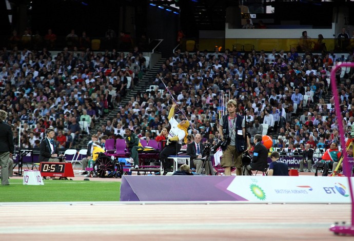 Thuraya Al Zaabi competindo em nos Jogos de Londres, em 2015 (Foto: Getty Images)