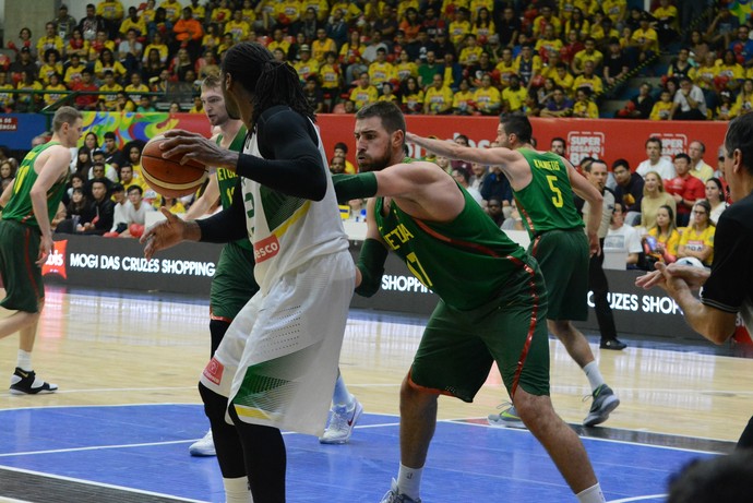 Brasil x Lituânia Super Desafio de basquete Mogi das Cruzes (Foto: Cairo Oliveira)