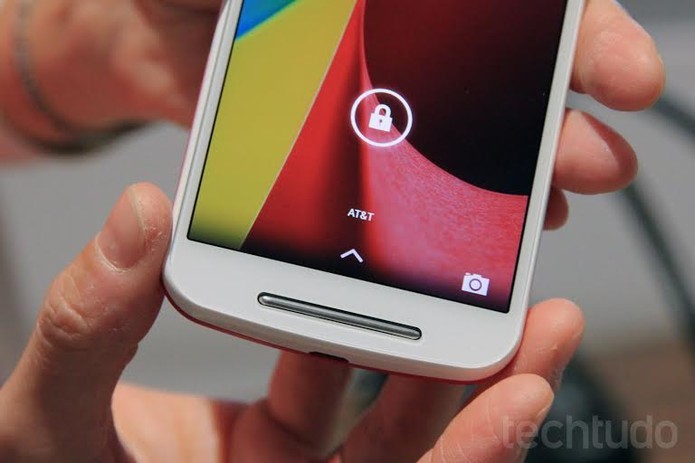 Moto G possui tela de cinco polegadas com resolução HD (Foto: Isadora Díaz/TechTudo)