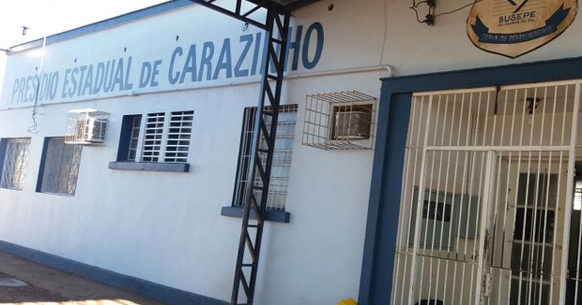 Presídio de Carazinho tem fuga de 21 presos por buraco aberto no teto - Globo.com