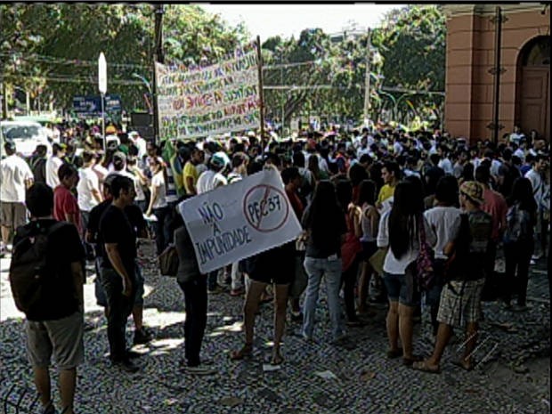 Manifestantes protestaram contra a PEC 37 em Belém (Foto: Reprodução / TV Liberal)