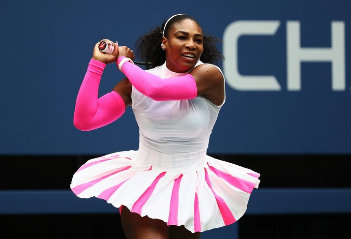 Serena Williams no duelo com a cazaque (Foto: Getty Images)