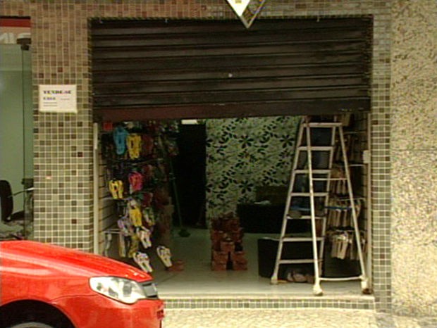 Casal tentou roubar loja de calçados em Linhares (Foto: Reprodução/TV Gazeta Norte)