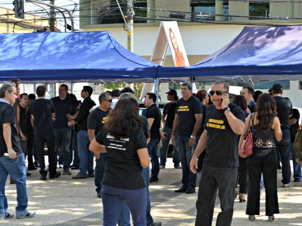 Servidores federais fizeram ato de advertência no Centro de Rio Branco  (Foto: Denis Henrique/G1)