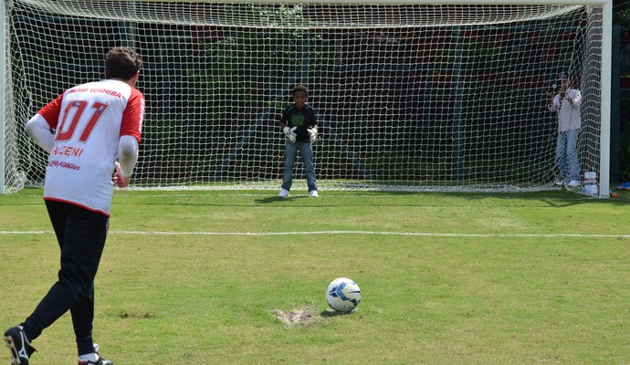 Rogério Ceni, goleiro do São Paulo, brinca com ator Jean Paulo Campos (Foto: Divulgação / São Paulo FC)