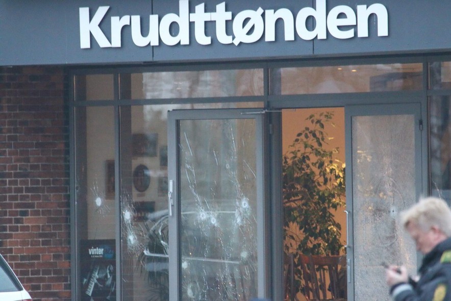Cafeteria em Copenhagen foi alvo de tiros durante um debate sobre liberdade de expressão e o Islã