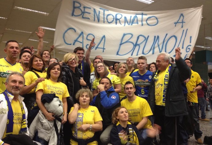 Faixa dando as boas vindas à Bruninho em sua volta ao Modena, da Itália (Foto: Reprodução Facebook)
