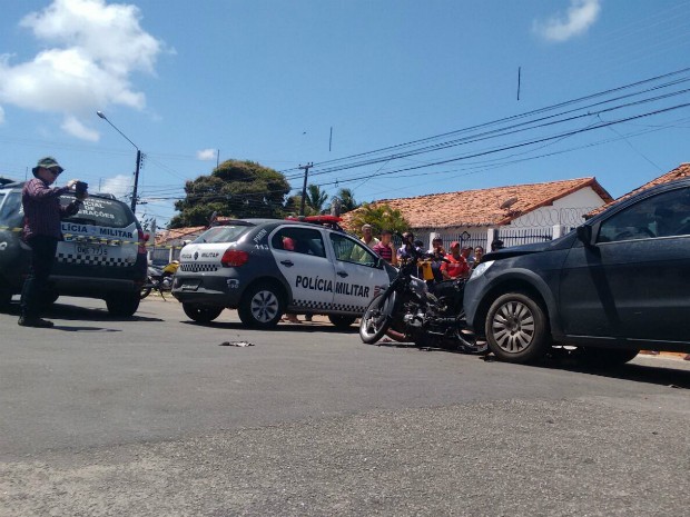 Suspeito de praticar assaltos morreu ao ser atropelado por vítima, no bairro do Alecrim, Zona Leste de Natal  (Foto: Francisco Júnior/ Inter TV Cabugi)