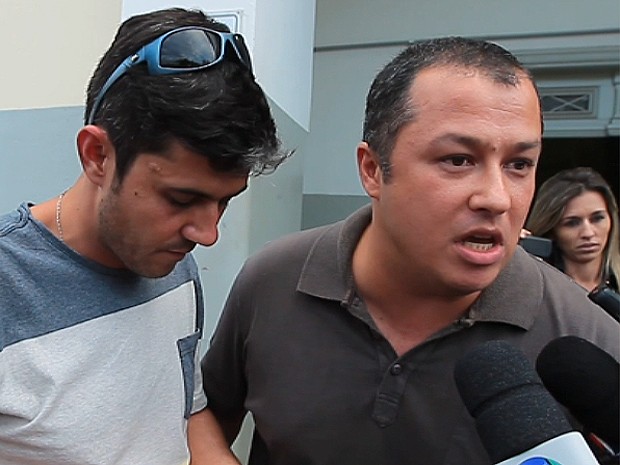 Arthur Paes, pai do menino desaparecido (à esquerda), e tio da criança, Felipe Paes, prestaram novos depoimentos na DIG em Ribeirão Preto (Foto: Reprodução/EPTV)