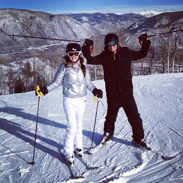 Sthefany Brito esquia com o namorado (Foto: Reprodução/Instagram)