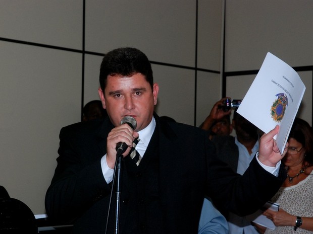 Câmara volta a aprovar afastamento do prefeito de Teresópolis, Arlei Rosa (Foto: Divulgação/Prefeitura de Teresópolis) Câmara volta a aprovar afastamento do prefeito de Teresópolis, Arlei Rosa (Foto: Divulgação/Prefeitura de Teresópolis)