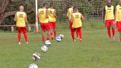 Comercial-MS treina com bola (Foto: Reprodução/TV Morena)