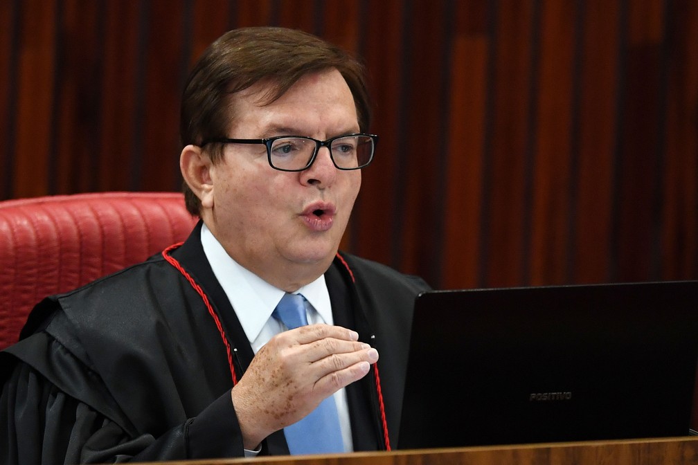O relator Herman Benjamim durante leitura do relatório no julgamento da chapa Dilma-Temer no TSE (Foto: Evaristo Sa/AFP)