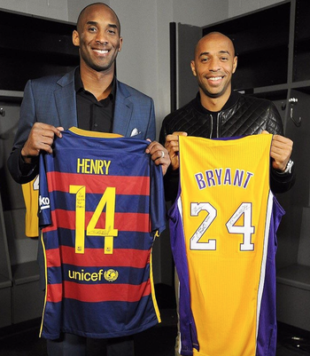 Kobe Bryant Thierry Henry camisas NBA (Foto: Reprodução Instagram @NBA)