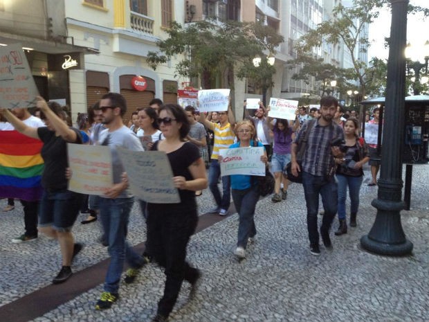 G1 Manifestantes De Curitiba Fazem Passeata Contra Marco Feliciano