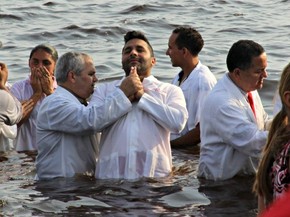 Evangelicos Lotam Praia Da Ponta Negra Para Batismo Em Manaus Amazonas G1
