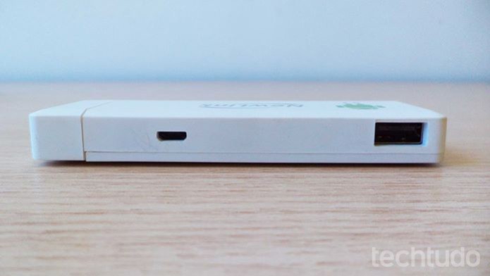 Aparelho não possui bluetooth e apresenta apena suma entrada USB para conectar dispositivos (Foto: Reprodução/Dario Coutinh) Aparelho não possui bluetooth e apresenta apena suma entrada USB para conectar dispositivos (Foto: Reprodução/Dario Coutinh)
