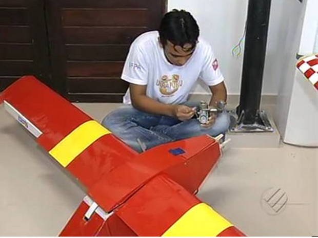 O projeto do aeromodelo Uirapuru, da equipe que leva o nome do pássaro, ficou em terceiro lugar em desempenho da competição no ano de 2008 (Foto: Reprodução/TV Liberal)