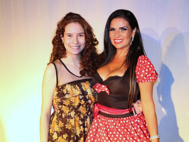 Solange Gomes e a filha, Stephanie, em espetáculo no Rio (Foto: Marcello Sá Barreto/ Ag. News)
