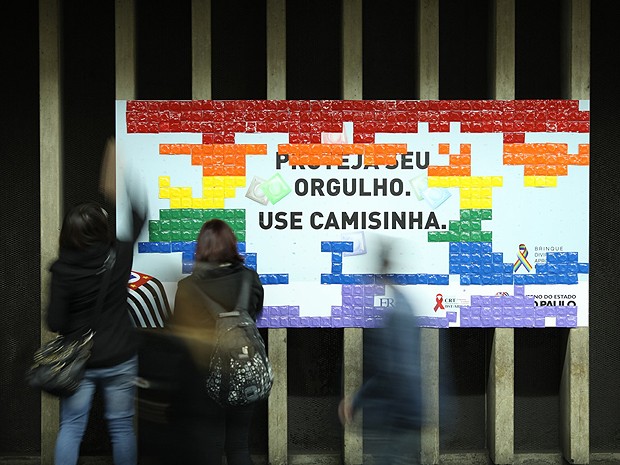 Painel camisinhas 3 (Foto: Divulgação/Secretaria de Estado da Saúde)