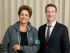 A presidente Dilma Rousseff e o criador do Facebook, Mark Zuckerberg, durante encontro no Panamá (Foto: Roberto Stuckert Filho/PR)
