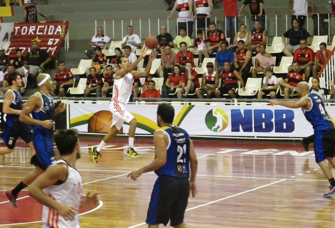 Marcelinho basquete Flamengo x São José (Foto: Fabio Leme)