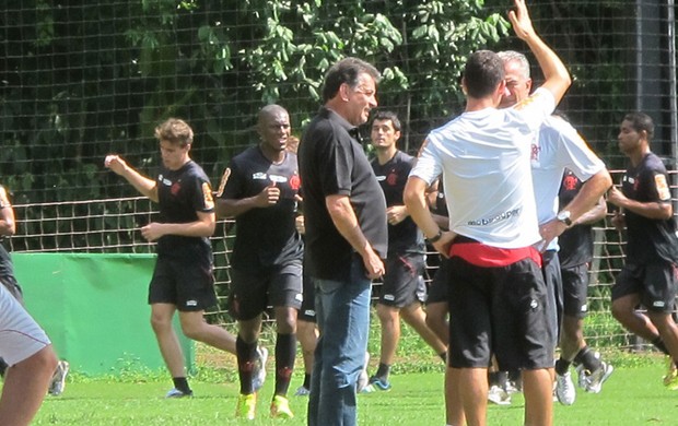 Pelaipe conversa com Dorival Junior, Flamengo (Foto: Janir Junior / Globoesporte.com)