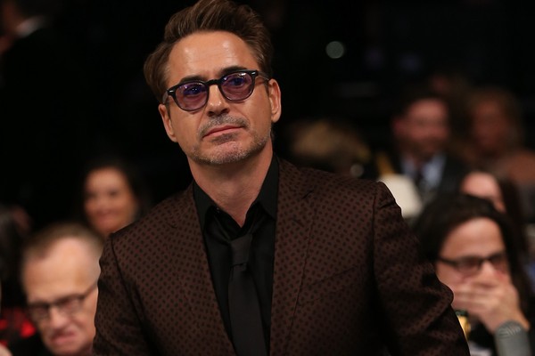 Hoje um dos maiores ídolos mundiais, Robert Downey Jr. passou por uma adolescência muito conturbada. Ele foi viciado em cocaína, craque, heroína e álcool nos anos 1980 e 1990, mas deu a volta por cima e se tornou o 'Homem de Ferro' (Foto: Getty Images)