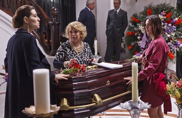 No episódio de 'As brasileiras' que protagonizou, contracenando com Lavínia Vlasak e Norma Blum (FOTO: Ique Esteves/TV Globo)