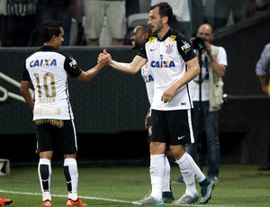 Cartola FC: mais escalados, Jadson e Love correspondem; Dudu dá prejuízo