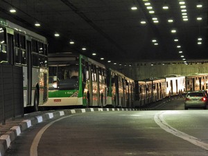Ônibus parados na Avenida General Olímpio da Silveira, sob o Elevado Costa em Silva, em São Paulo, durante paralisação de motoristas e cobradores. (Foto: Hélvio Romero/Estadão Conteúdo)