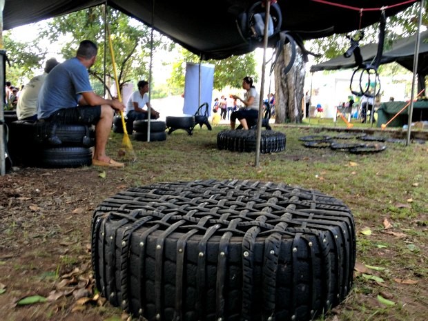 Projeto 'Arte em pneus' realiza oficinas capicitadoras há mais de um ano, em Porto Velho (Foto: Halex Frederic/G1)