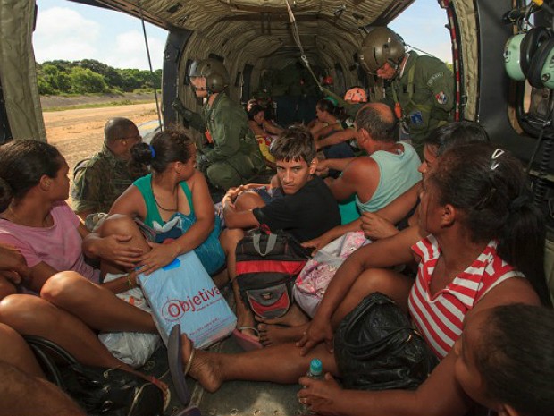 Mais de 300 pessoas foram resgatadas em Ponta do Ipiranga, em Linhares (Foto: Sargento Batista/ Agência Força Aérea)
