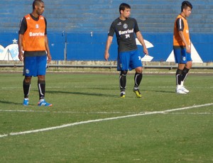 Naldo (E) e Saimon (D) irão formar dupla de zaga do Grêmio (Foto: Hector Werlang/Globoesporte.com)