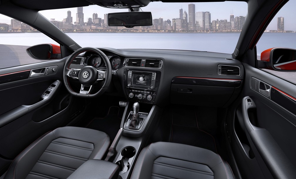 Interior do Volkswagen Sagitar é semelhante ao do Jetta brasileiro (Foto: Divulgação)
