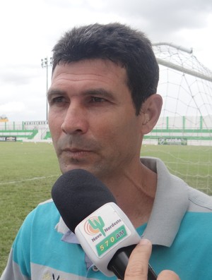 Gilmar Batista, técnico do Murici (Foto: Leonardo Freire/GloboEsporte.com)