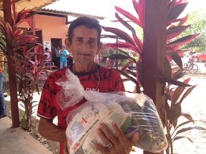 José Gomes, 66 anos, largou a carpintaria e foi trabalhar no aterro sanitário (Foto: Abinoan Santiago/G1)