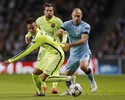 Torcedor provoca, e Neymar reage: 