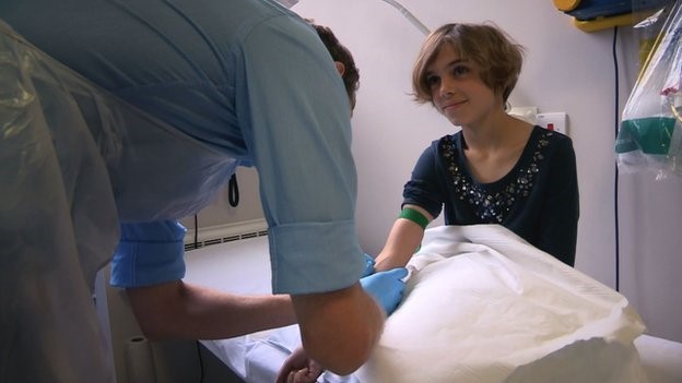 Tratamento experimental evitou que garota de 11 anos precisasse retirar um dos pulmões  (Foto: BBC)