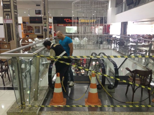 Perícia realizada na manhã desta sexta-feira (28) constatou que escada rolante não está com problemas (Foto: Wesley Cunha/RPC TV)