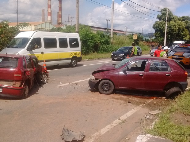 Acidente foi registrado na BR 381, próximo ao bairro Ferroviários em Ipatinga  (Foto: Davidson Fortunato / Inter Tv dos Vales)
