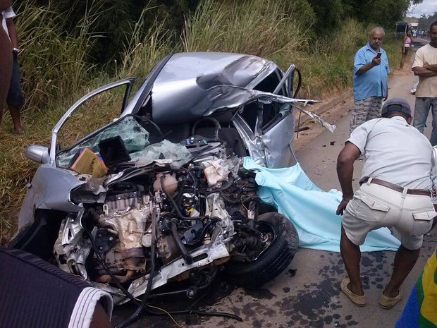 Um homem morreu em um grave acidente em Itambacuri. (Foto: Divulgação/Bombeiros)