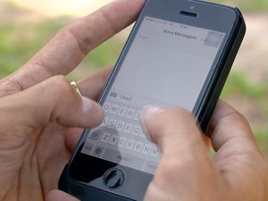 Celular é vilão no trânsito (Foto: Reprodução/TV Gazeta)