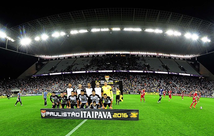 Corinthians posado (Foto: Marcos Ribolli)