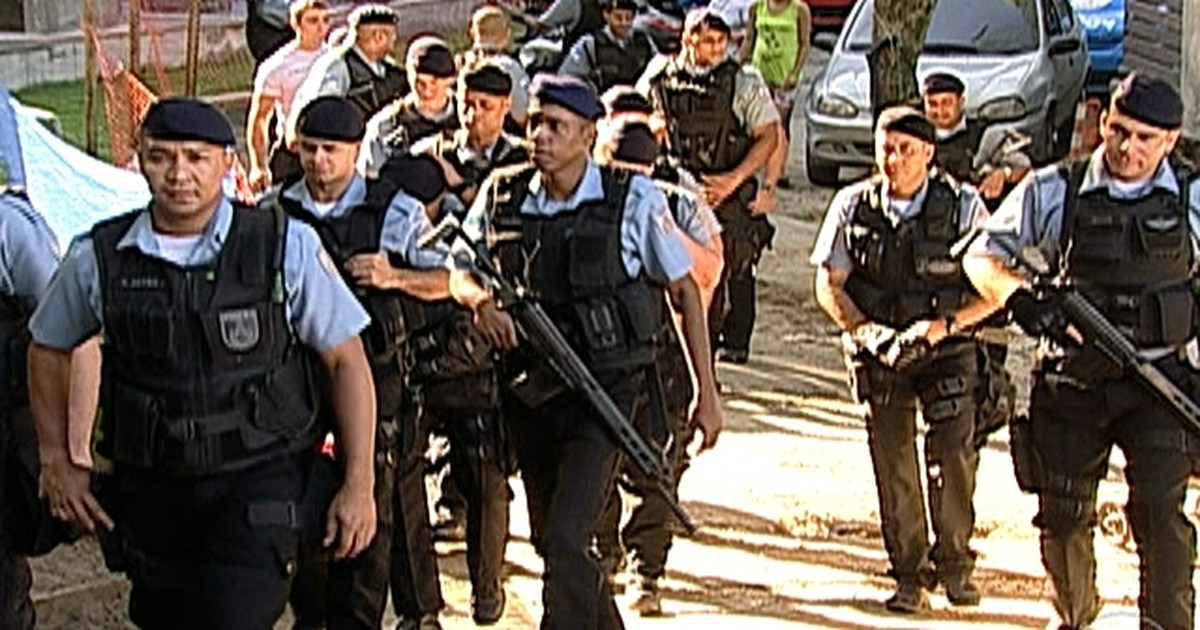 G1 - Polícia faz ação no Rio para prender suspeito de matar militares